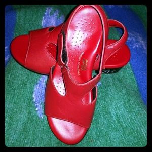 Stunning dark red SAS tripad comfort sandals